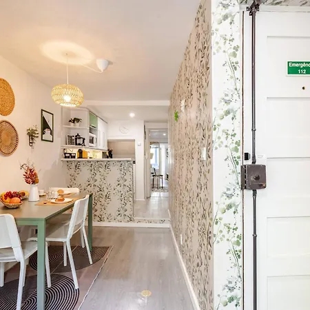 Alcaide - 1 Bedroom In Santa Catarina - With Balcony And Fast Wifi * Lisboa